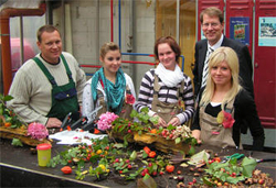 Marco Timme, Ausbilder Garten- und Landschaftsbau und der Bundestagsabgeordnete Gero Storjohann (CDU) in der Ausbildungsabteilung Garten- und Landschaftsbau der JobA.